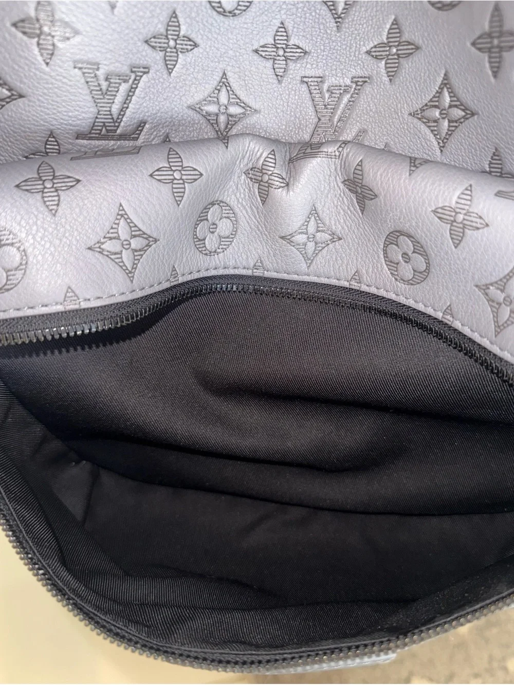 LOUIS VUITTON Discovery Backpack in Grey Monogram Shadow Leather - 💯 AUTHENTIC